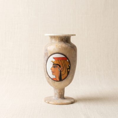 Commercial_advertising_photography_of_the_202606130026 Hand-Carved Alabaster Vase with Queen Nefertiti